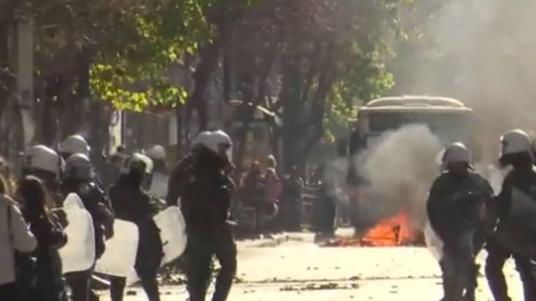 Επεισόδια έξω από την ΑΣΟΕΕ – Κλειστή η Πατησίων